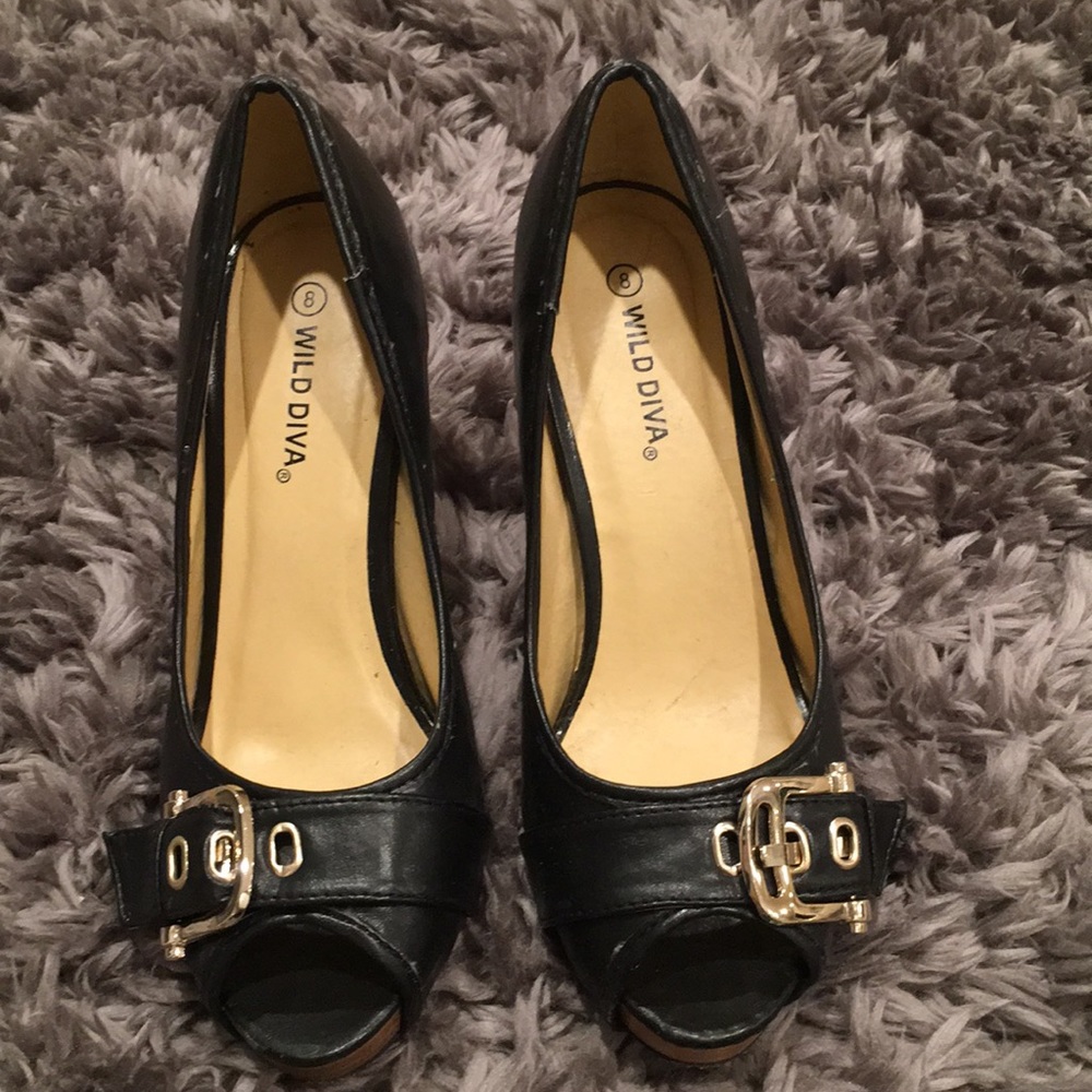 Wild Diva | 4” Black Heel With Gold Buckle ⚱️